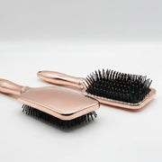 Efecto Espejo Ergo Paddle Brush for smooth, frizz-free hair. Gentle detangling, anti-static, salon-quality finish for all hair types.